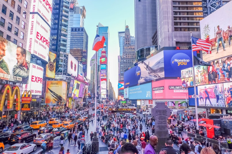 Crowds-at-Times-Square-NYC