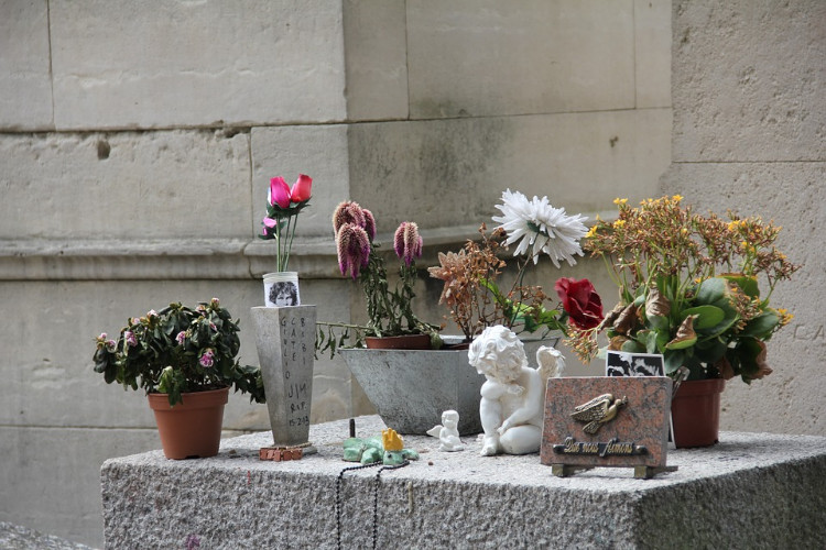 pere lachaise cemetery paris