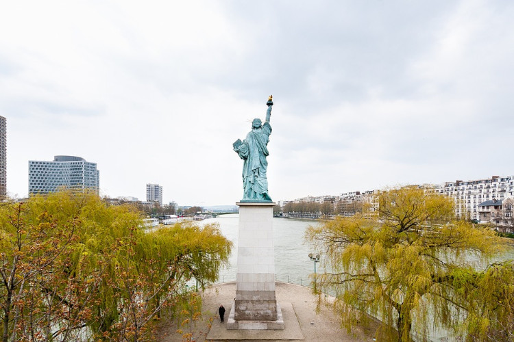 statue de la liberte paris